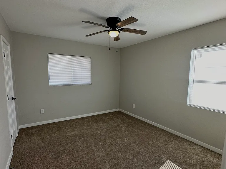 5608 S 16th Pl — Photo 6