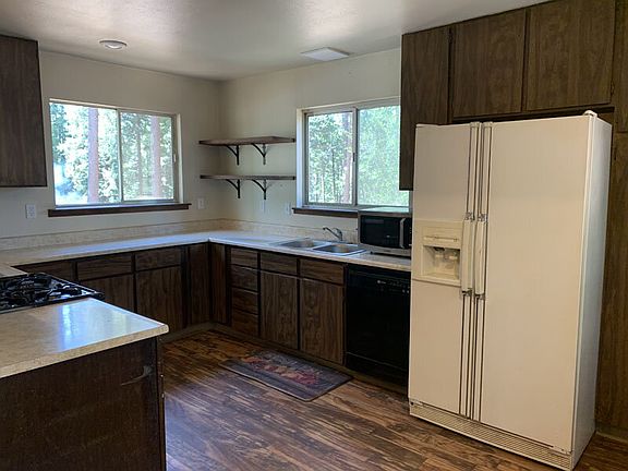 3rd image of 4924 Golden St