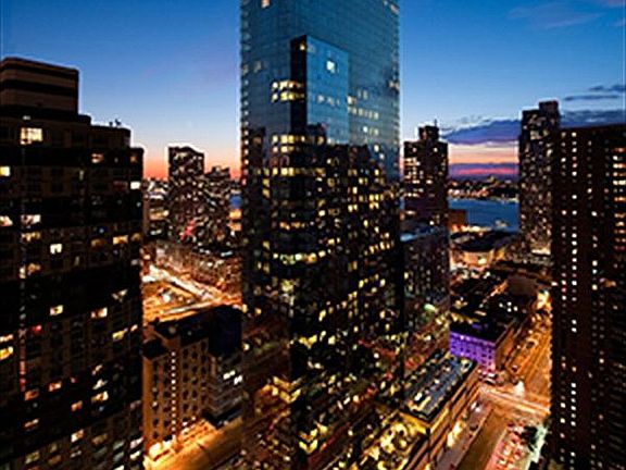 3rd image of 460 W 42nd St #Ph4a