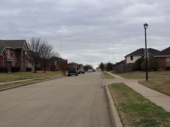5th image of 1120 Shadywood Dr
