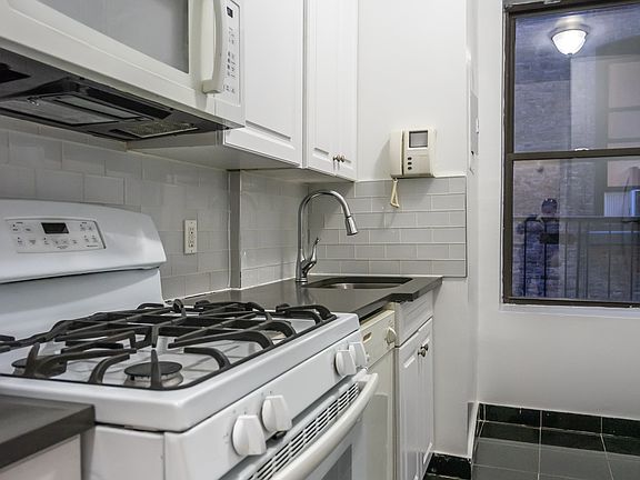 4th image of 229 W 101st St