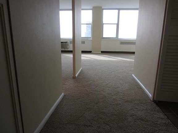 5th image of 4250 N Marine Dr Floor 28