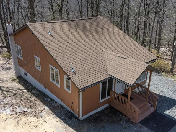 3493 Farview Dr, East Stroudsburg, PA 18302