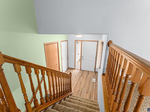 4th image of 117 E Thad St