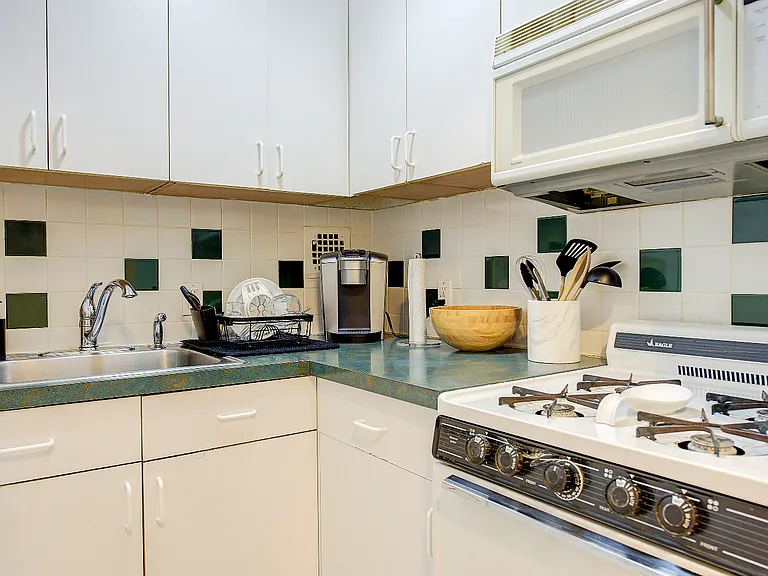 135 E 54th St #6C — Photo 9