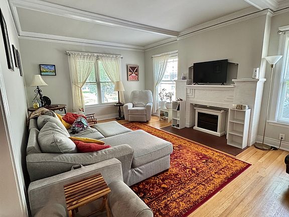3rd image of 1947 W Sunnyside Ave APT 1