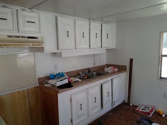 4th image of 15 Cedar Dr