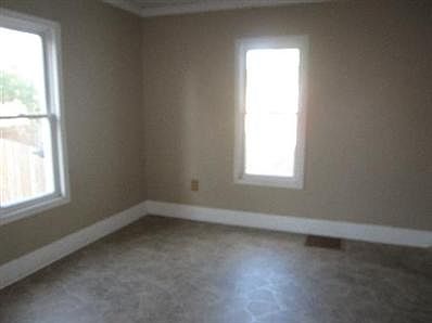 4th image of 235 N Prairie Ave
