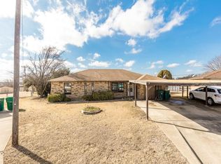 208 Apache Dr, Glenn Heights, TX 75154