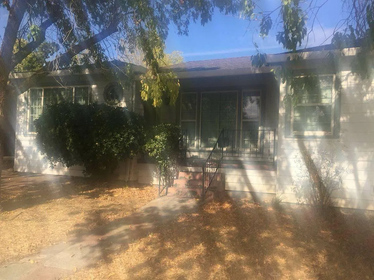 68 Panoramic Ave photo 1