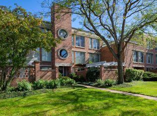 5040 Arbor Ln APT 303, Winnetka, IL 60093