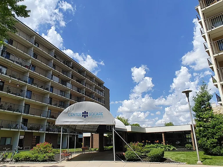 Center Square Apartments — Photo 10