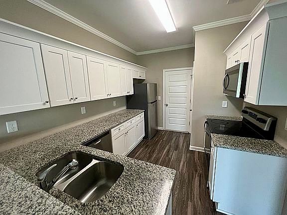 4th image of 119 Squarewood Ln