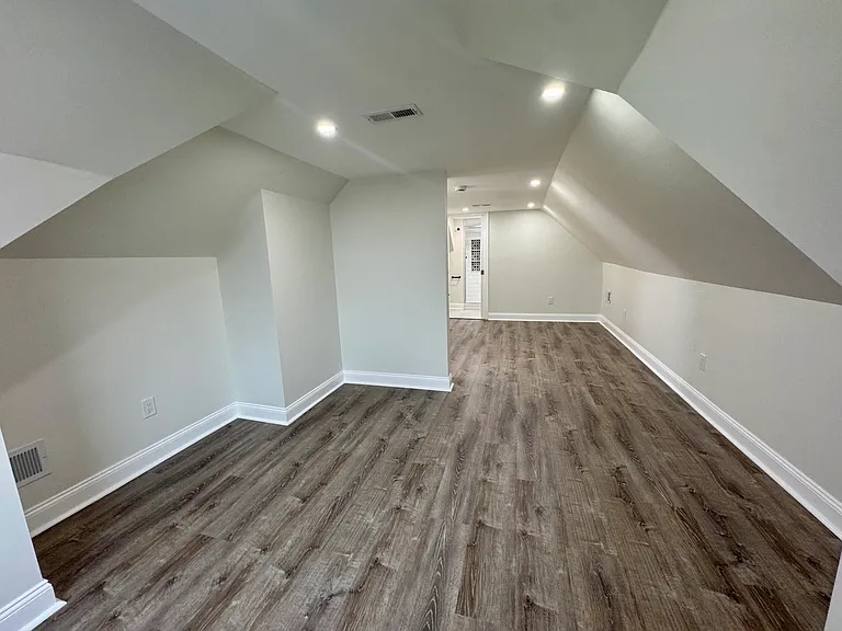 2413 Woodstock Ave #2 — Photo 8