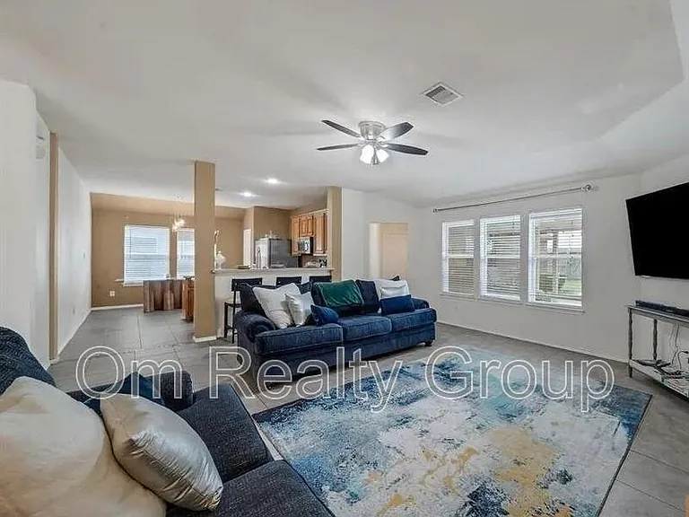 2507 Rustic Trail Ln — Photo 4