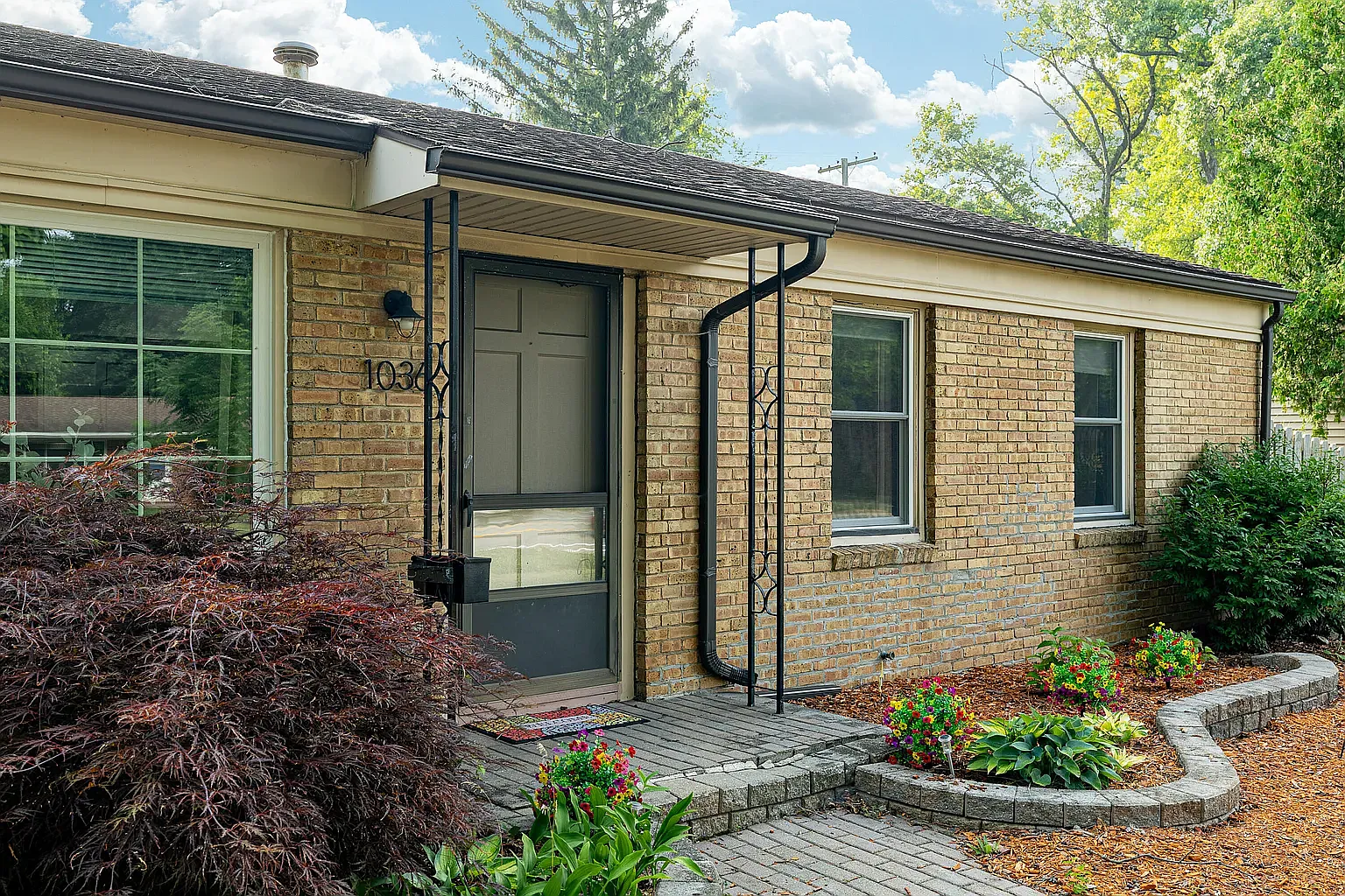 3 bed, 925 sqft, $2,300 — Photo 3