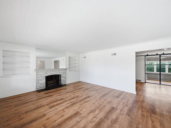 3rd image of 3607 N Bigelow St