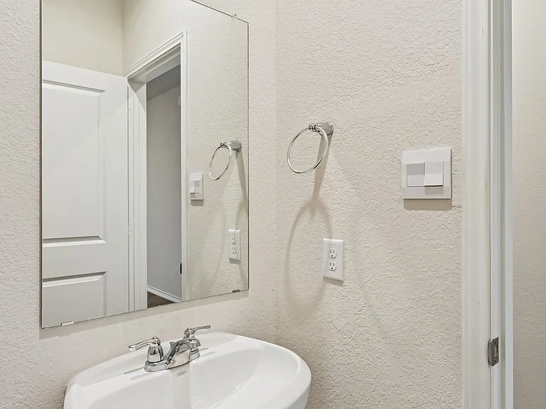 4550 Meerkat Dr — Photo 8