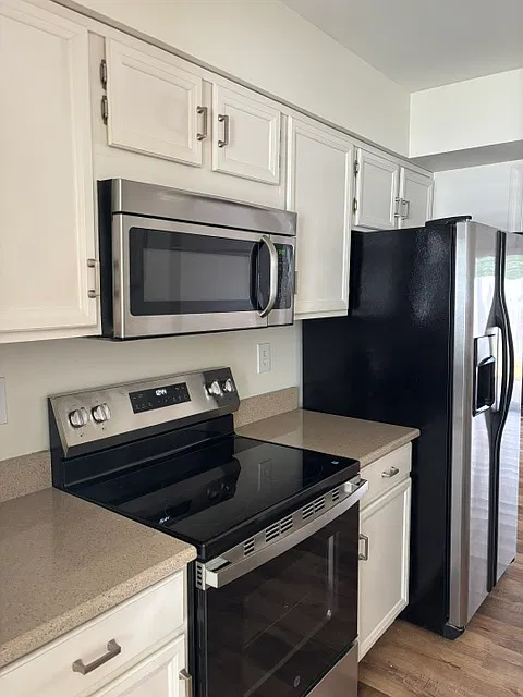 3 bed, 1.5 bath, 1458 sqft, $2,000 — Photo 3