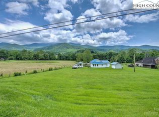 28 Hughes Gap Rd, Bakersville, NC 28705