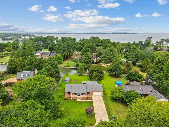 6 Twin Creek Rd, Poquoson, VA 23662