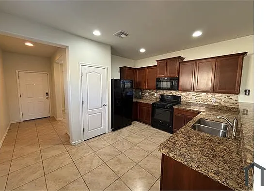 4 bed, 1840 sqft, $2,995 — Photo 4