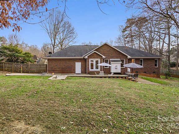 2nd image of 3973 Huntington Ct