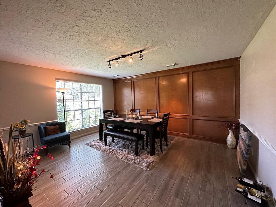 1st image of 2838 Oak Hill Dr
