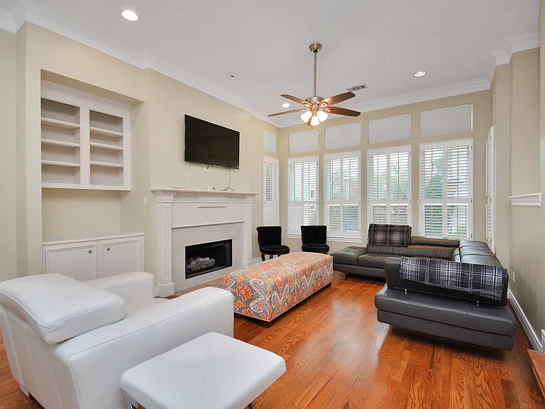1019 Marconi St — Photo 34