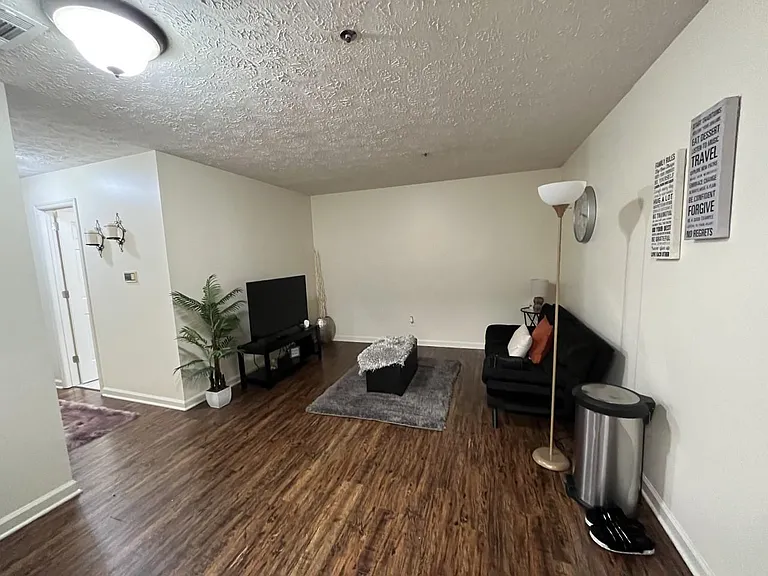 1808 State St #305 — Photo 2