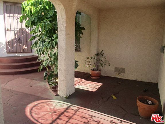 3rd image of 3717 W 62nd St