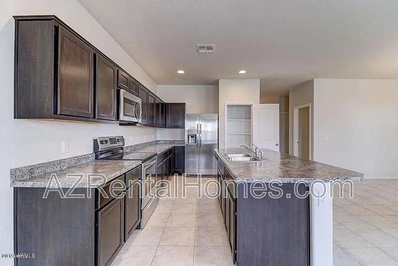 4 bed, 2.0 bath, 1677 sqft, $1,700 — Photo 3