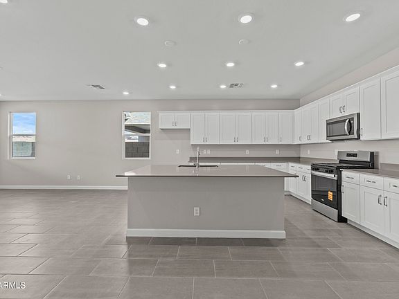 3rd image of 16814 W CAVEDALE Drive