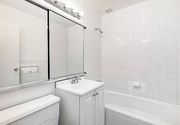 5th image of 154 W 70th St APT 7B
