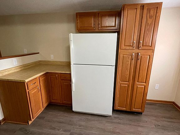 2nd image of 511 Orchard Ln