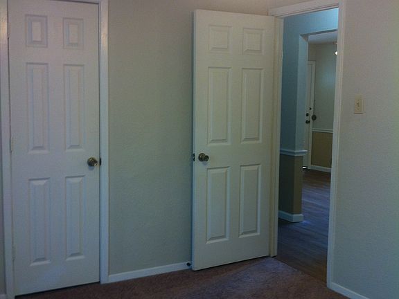 4th image of 3106 Gould Ave