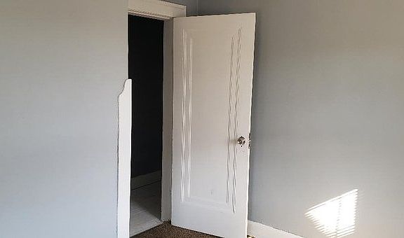 4th image of 2625 E Saint Clair St