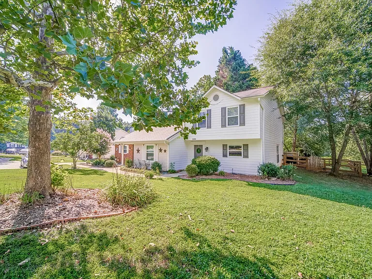 5126 Village Green Way — Photo 1