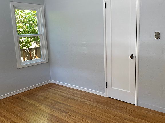 3rd image of 486 E Macarthur St