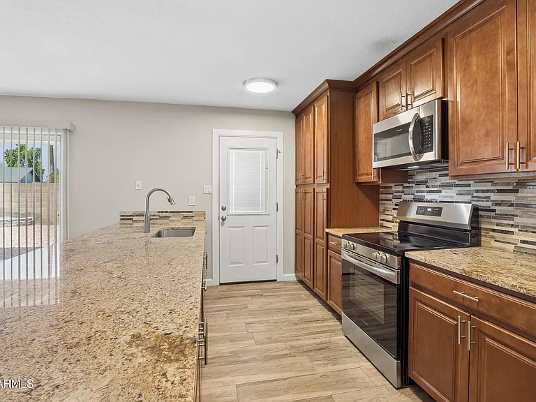 1260 E Alameda Dr — Photo 13