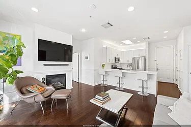 1301 Adams Street, #601