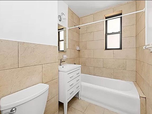 4th image of 200 W 70th St #15Y