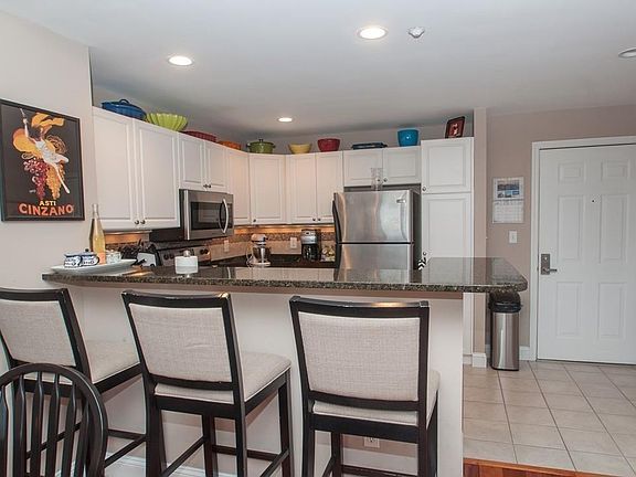 3rd image of 10 Seaport Dr APT 2517