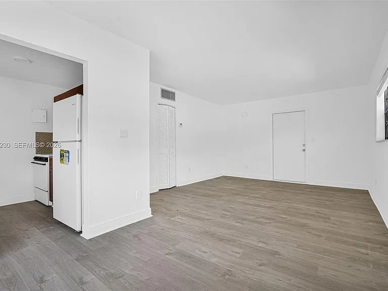 8295 NE Miami Ct #4 — Photo 25