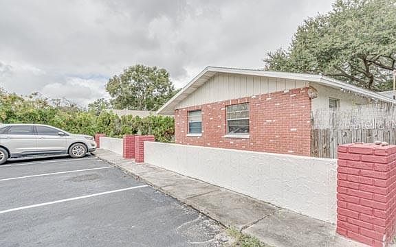 4th image of 3073 Oaklawn Ave