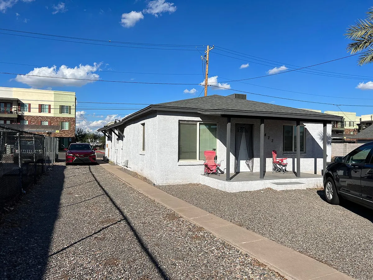 Building Photo - 1422 E Adams St