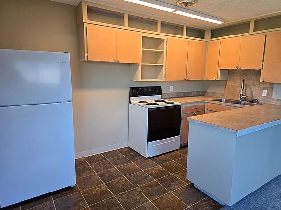 4th image of 226 Cedar Ave S #6