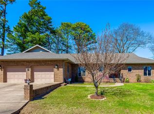 25 Indian Wells Dr, Holiday Island, AR 72631