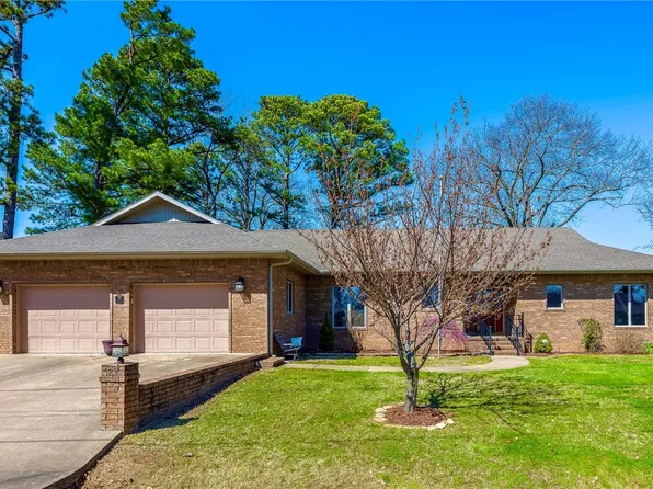 25 Indian Wells Dr, Holiday Island, AR 72631