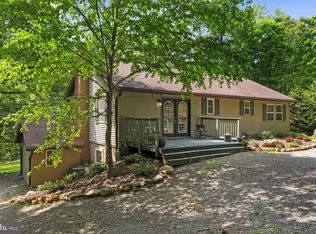 98 Cinnamon Trl, Berkeley Springs, WV 25411